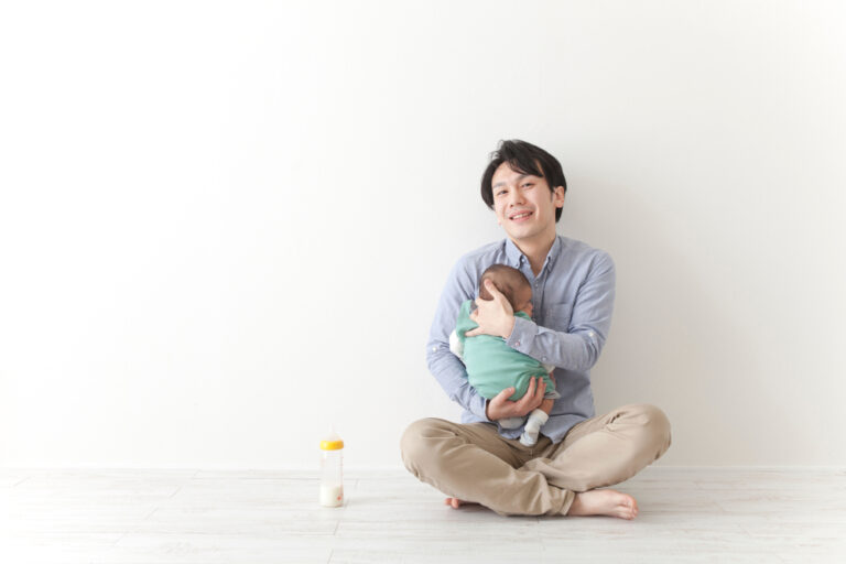 【日本】改正育児・介護休業法、成立。大企業に男性の育休取得率報告義務。出生時育休も新設